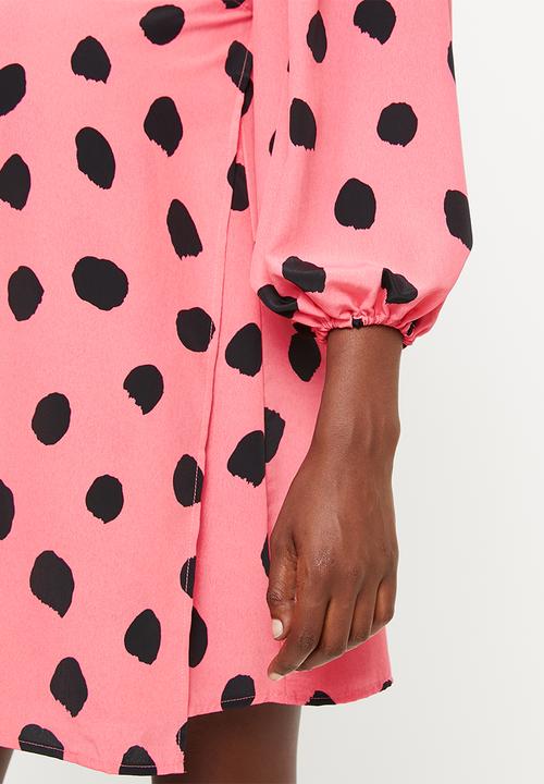 Glamorous - Maternity messy spot volume sleeve tunic - pink & black