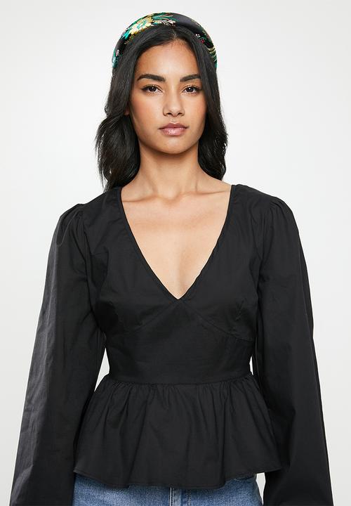 Glamorous - Petite v-neck blouse - black