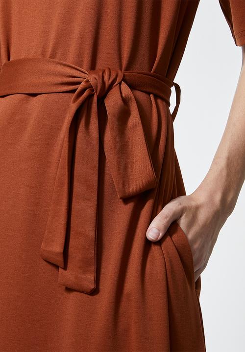 Superbalist - Fit & flare belted dress - rust