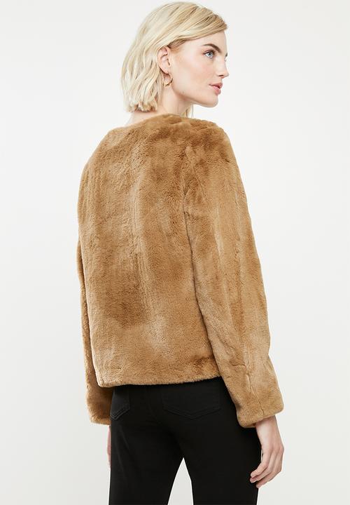 Vero Moda - Allibutton short faux fur jacket - tobacco brown