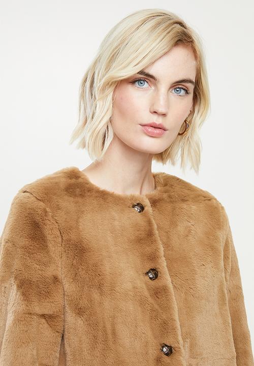 Vero Moda - Allibutton short faux fur jacket - tobacco brown