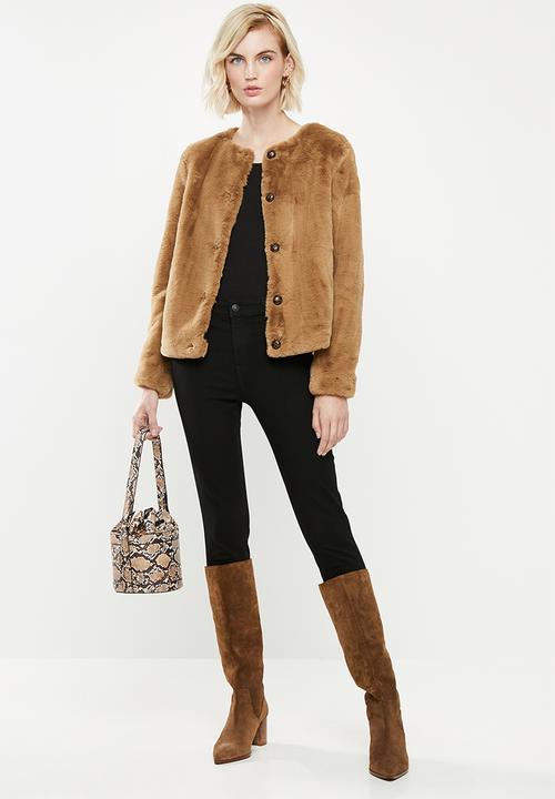 Vero Moda - Allibutton short faux fur jacket - tobacco brown