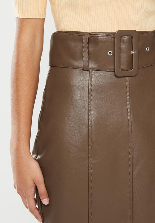 Glamorous - Petite brown PU 3/4 skirt - brown