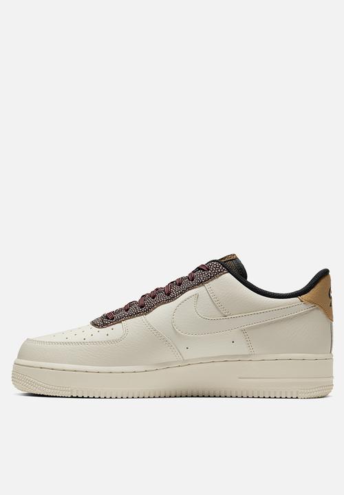 Nike - Air Force 1 '07 LV8 - fossil-wheat-shimmer