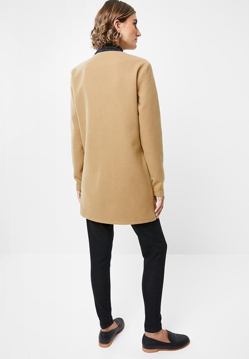 edit - Collarless coat - camel