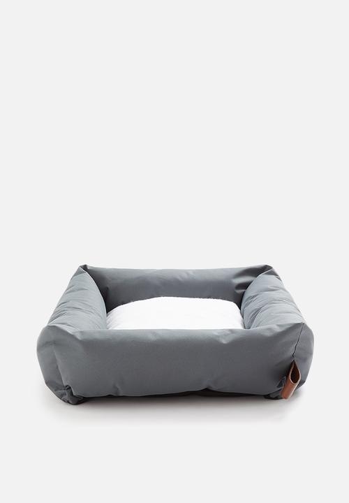 Sixth Floor - Kalua pet bed - grey & sherpa