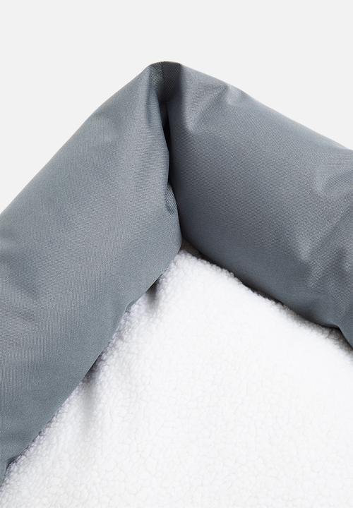 Sixth Floor - Kalua pet bed - grey & sherpa
