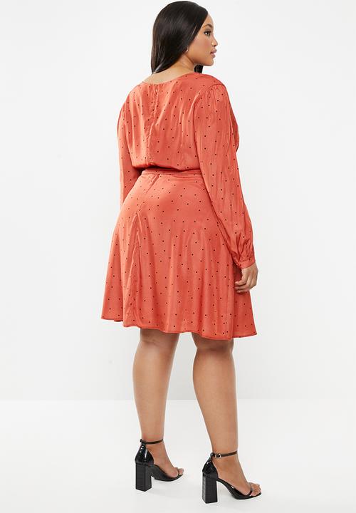 Glamorous - Plus mini spot wrap dress - red & black