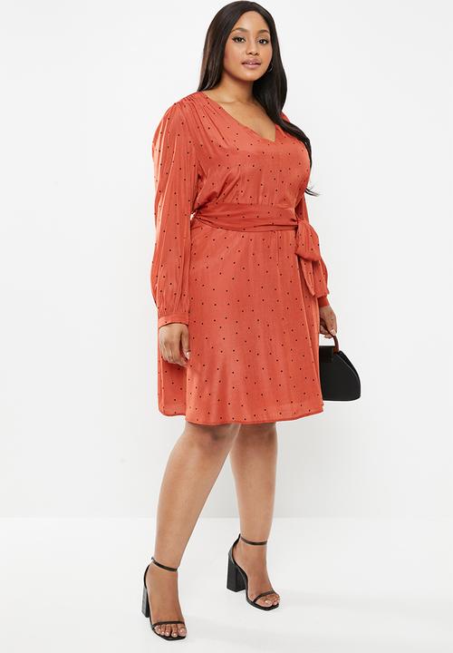 Glamorous - Plus mini spot wrap dress - red & black