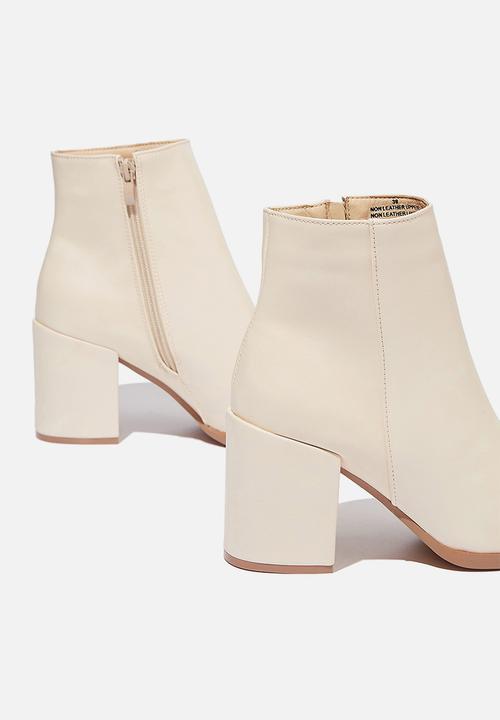 Cotton On - Amina heeled dress boot - ecru