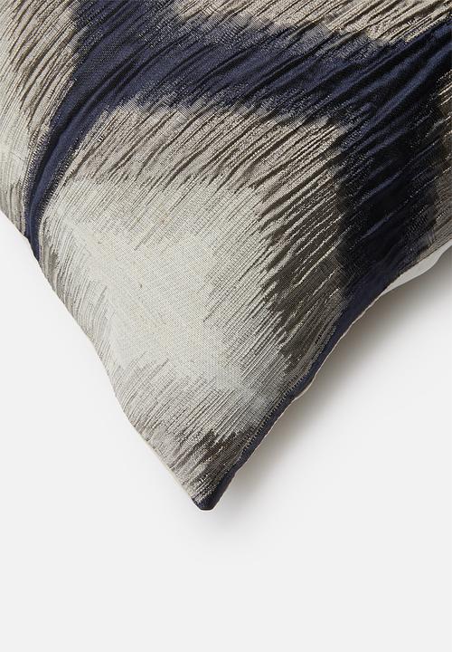 Grey Gardens - Chibori cushion cover - navy