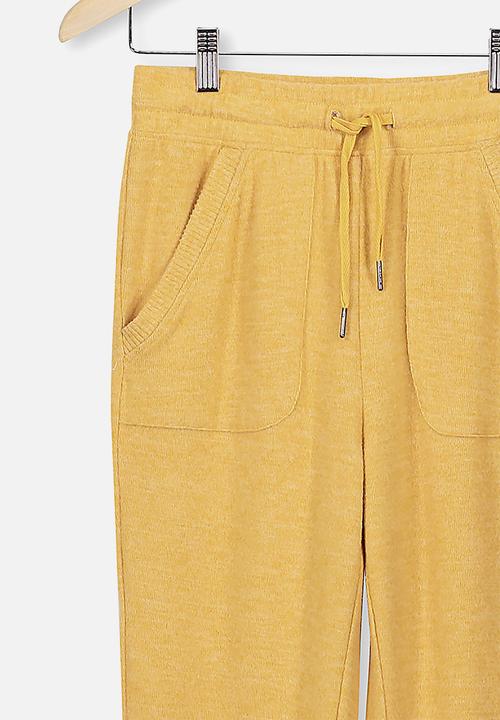 Free by Cotton On - Super soft trackpant - yellow 