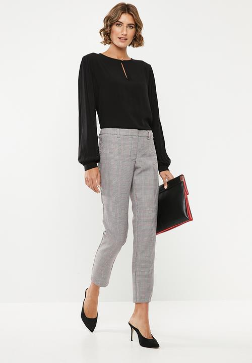 edit - Tunic with front Keyhole - black