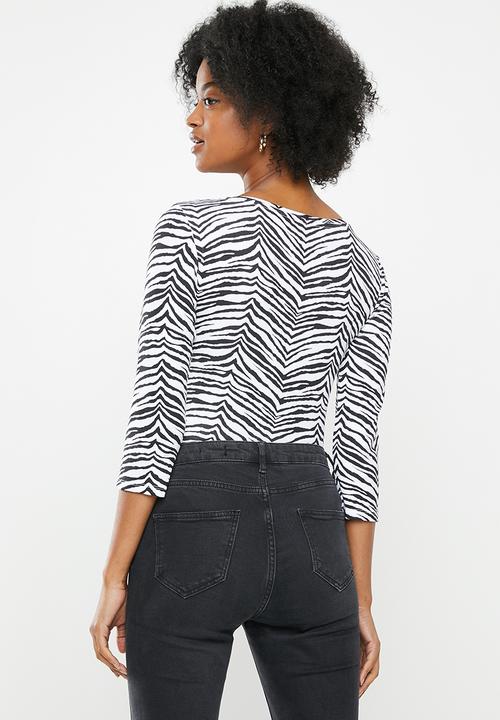 SISSY BOY - Zebra print logo v neck tee - black & white
