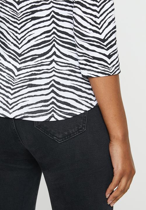 SISSY BOY - Zebra print logo v neck tee - black & white