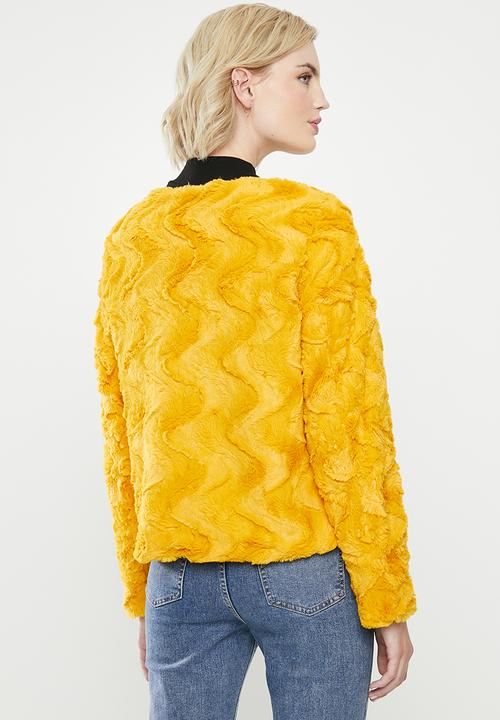 Vero Moda - Curl short faux fur jacket - spicy mustard