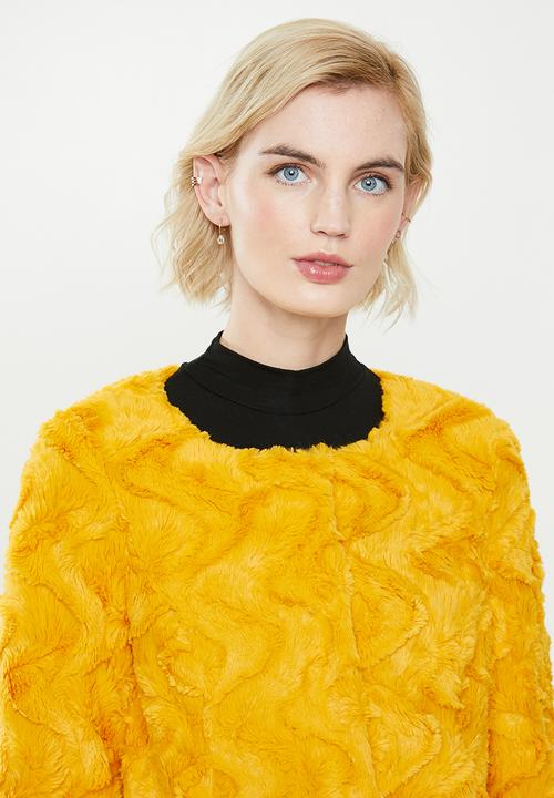 Vero Moda - Curl short faux fur jacket - spicy mustard
