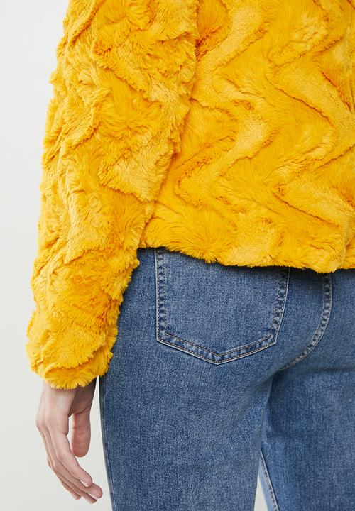 Vero Moda - Curl short faux fur jacket - spicy mustard
