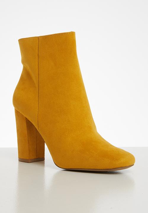 Steve Madden - Pixie suede bootie - yellow 
