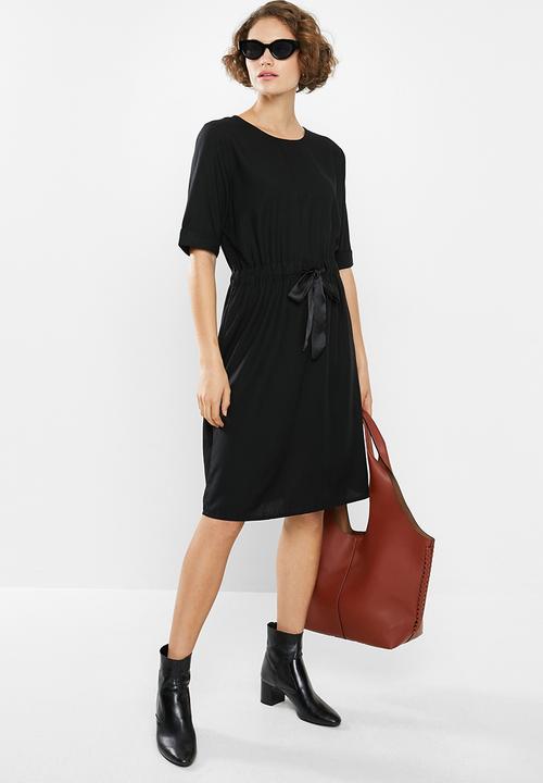 Jacqueline de Yong - Alexa belted dress - black