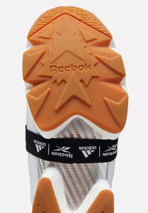 Reebok - Instapump Fury BOOST - white / black / reebok rubber gum
