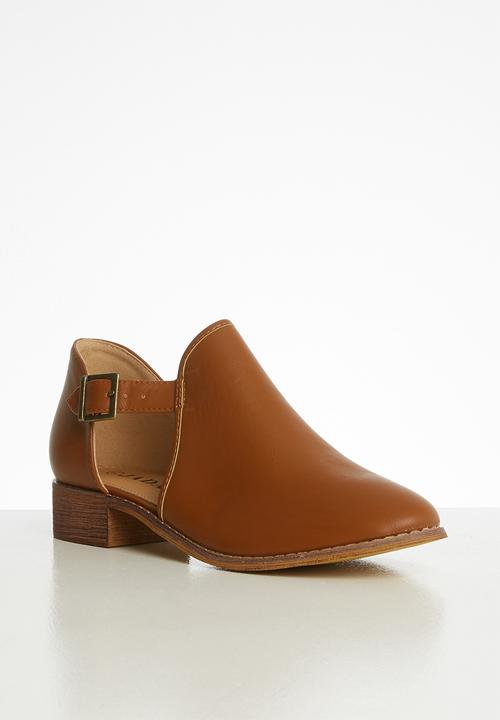 Jada - Side buckle bootie - tan