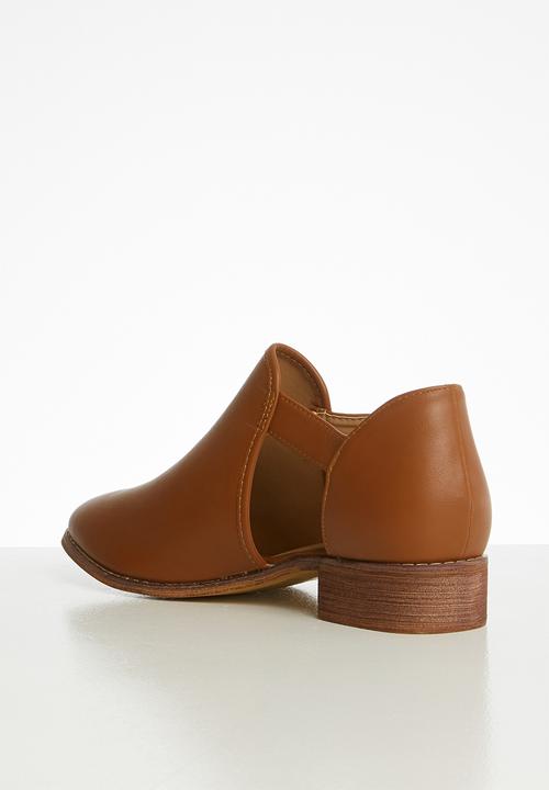 Jada - Side buckle bootie - tan
