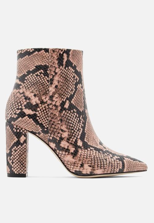 Call It Spring - Maydell boot - pink & black