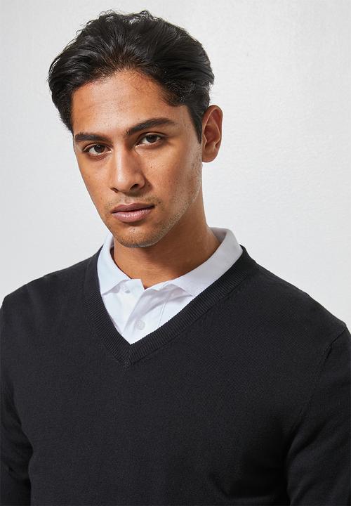 Superbalist - Basic slim fit V-neck knit - black