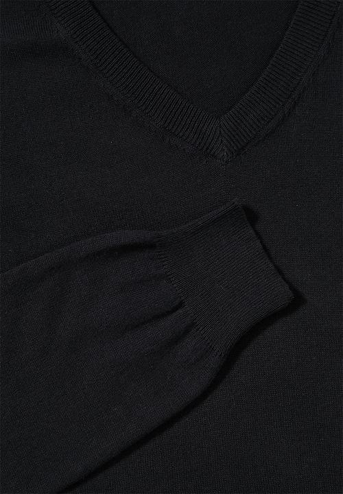 Superbalist - Basic slim fit V-neck knit - black