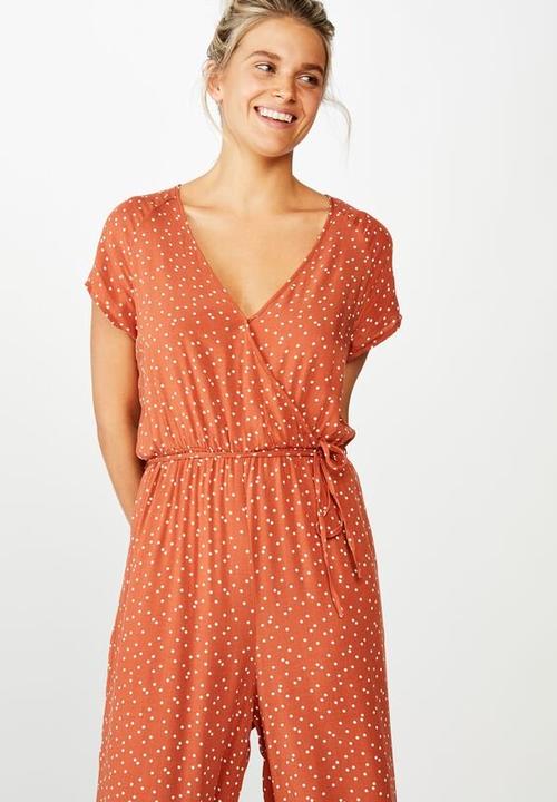 Cotton On - Woven Janine short sleeve jumpsuit daisy spots - dusty brown