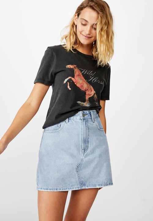 Cotton On - Essential art T-shirt wild horse - black