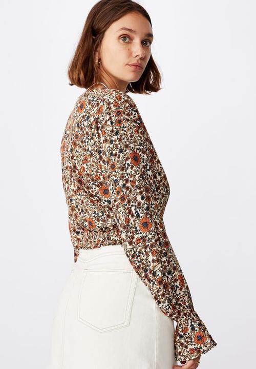 Cotton On - Hailey long sleeve wrap blouse jordyn floral - mid brown
