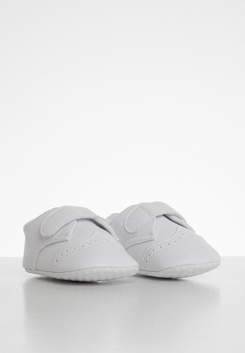 Pop Candy - Velcro strap brogue - white