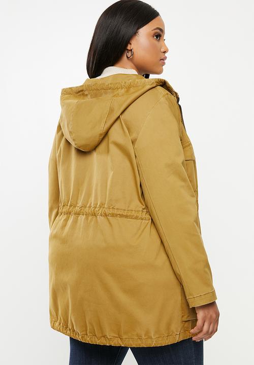 AMANDA LAIRD CHERRY - Semi lined utility patch pocket parka with hood - brown