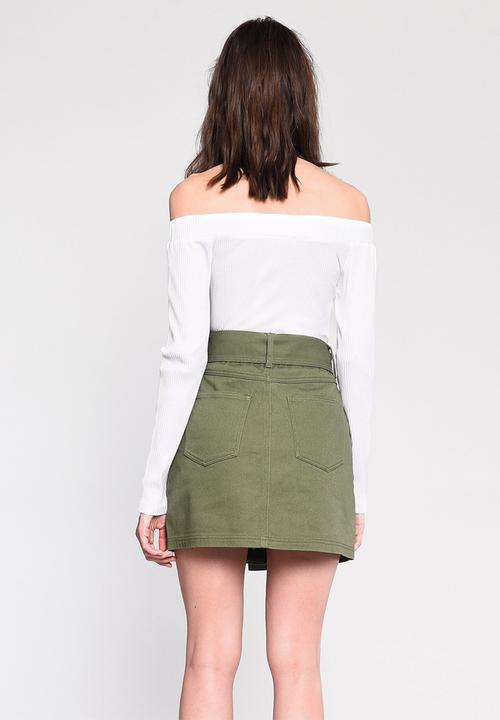Glamorous - Petite button through mini skirt with tie belt - khaki