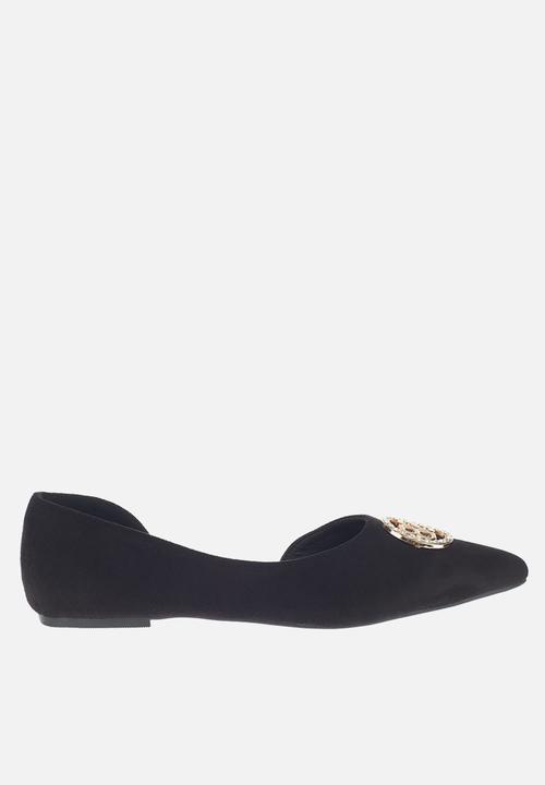 pointed pumps flat