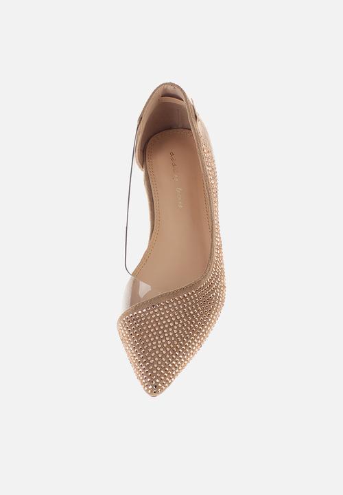 SISSY BOY - Daily flirt bling & patent pump - nude