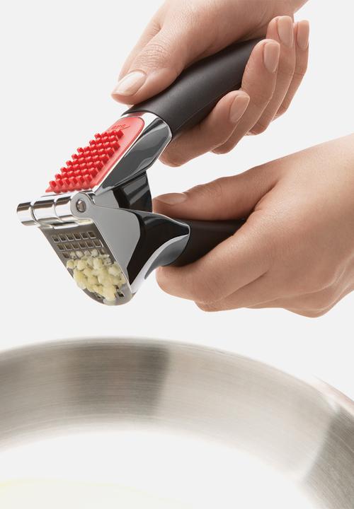 OXO - Garlic press - black 