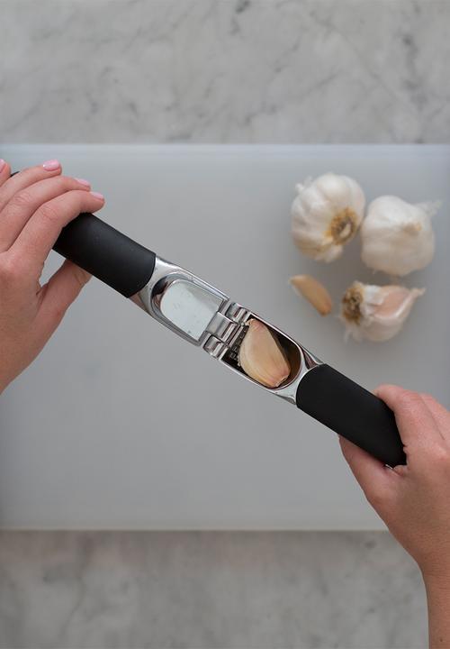 OXO - Garlic press - black 