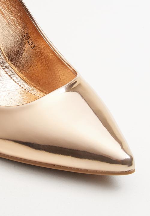 SISSY BOY - Patiently patent court heel - gold