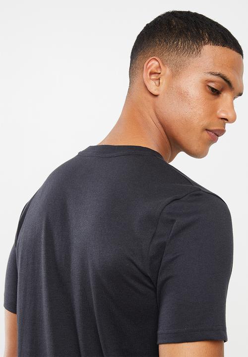 New Balance  - Classic New Balance short sleeve tee - black