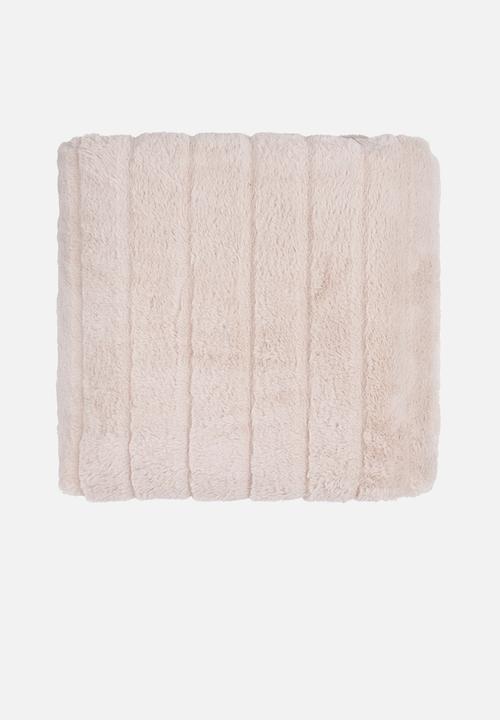 Hertex Haus - Mink faux fur throw - camel