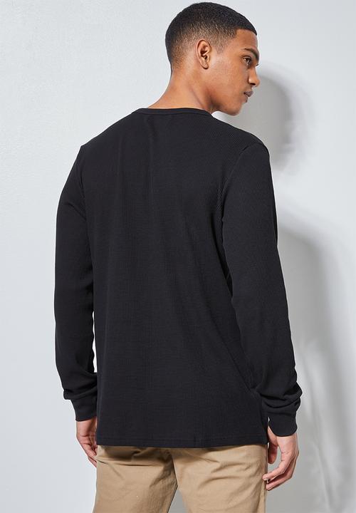 Superbalist - Henley textured pocket tee - black