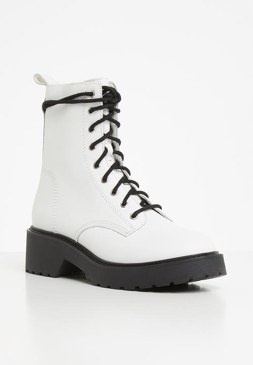 Steve Madden - Tornado bootie - white