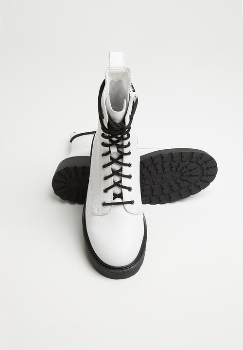 Steve Madden - Tornado bootie - white