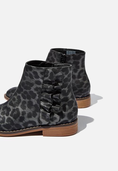 Cotton On - Ruffle ankle boot - grey & black 