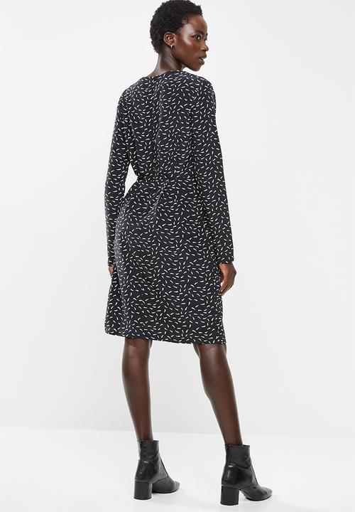 edit - Long sleeve crepe pleat front suit dress - black & white 