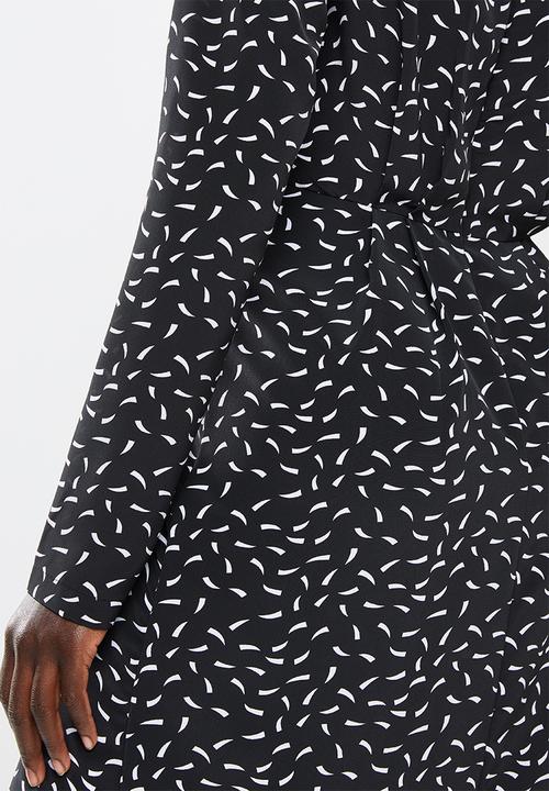 edit - Long sleeve crepe pleat front suit dress - black & white 