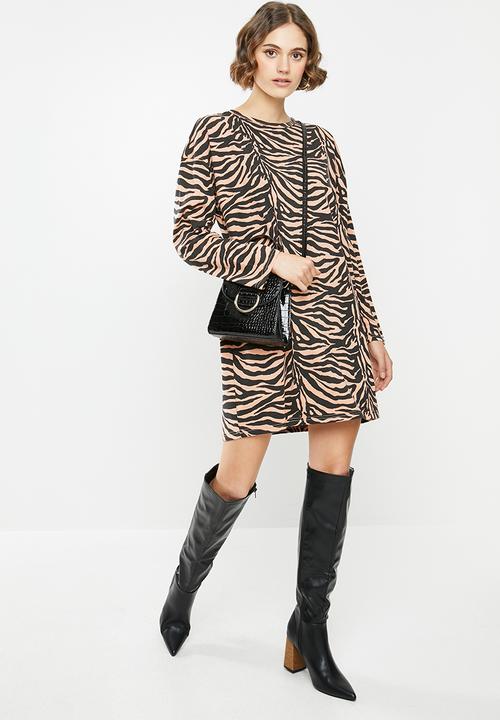 Missguided - Oversized long sleeve T-shirt dress zebra - beige & black